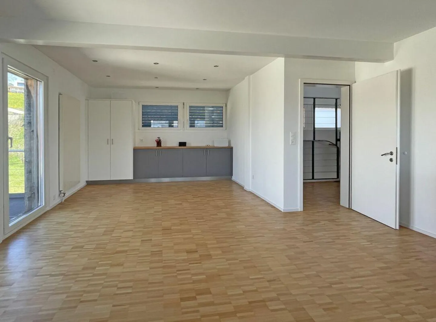 Spacious Duplex in Quiet Area - Photo 6 of 27