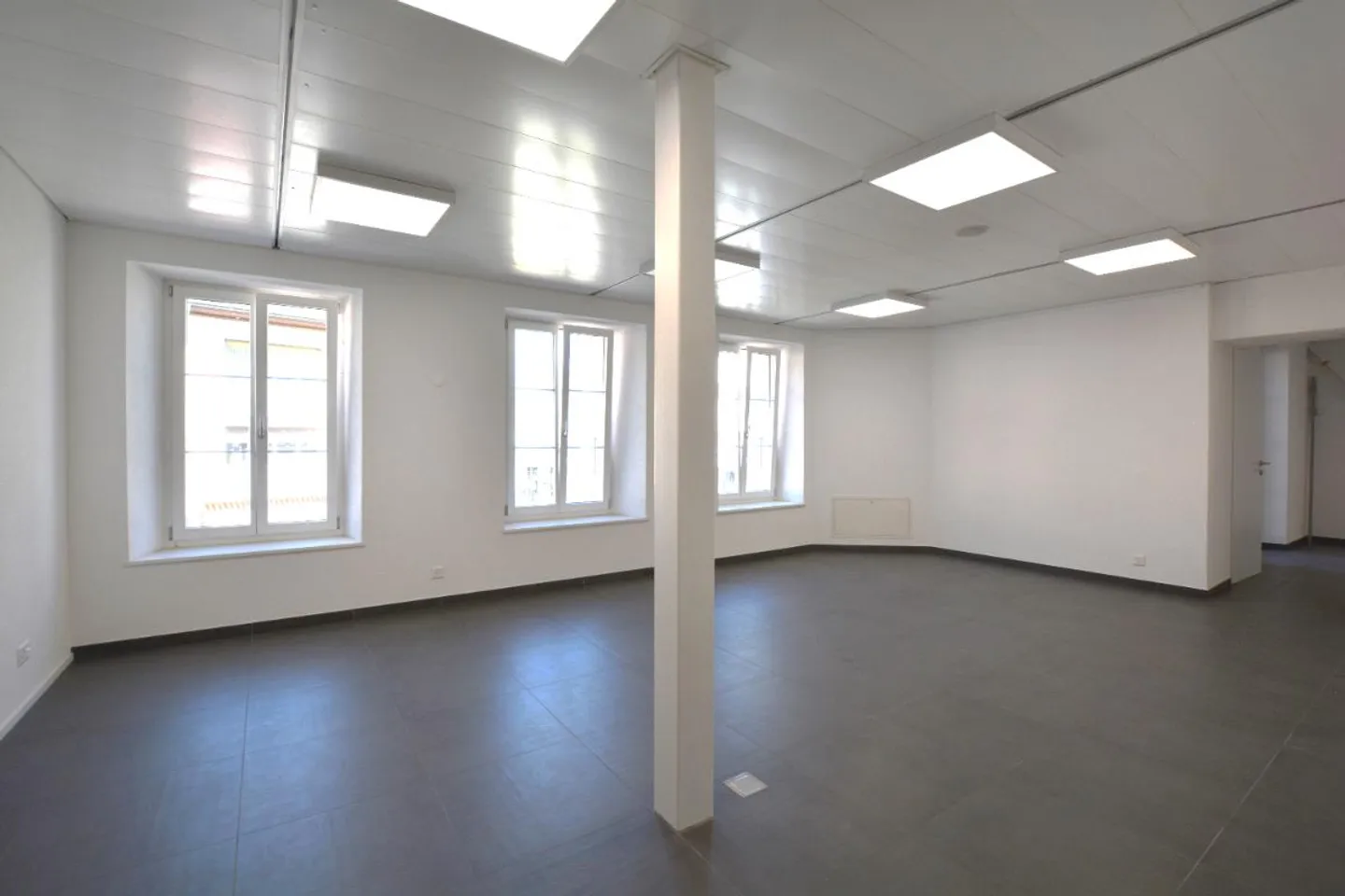 Sehr schöne Büros / Gewerberäume in Delémont - Foto 1 von 9