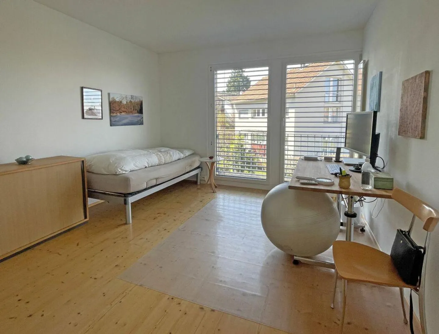 Spacious Duplex in Quiet Area - Photo 19 of 27