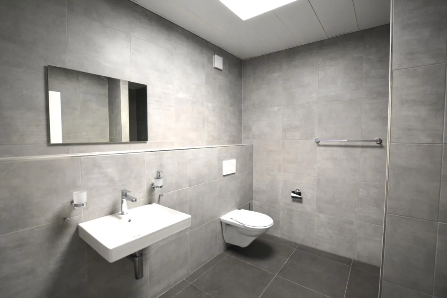 Sehr schöne Büros / Gewerberäume in Delémont - Foto 8 von 9