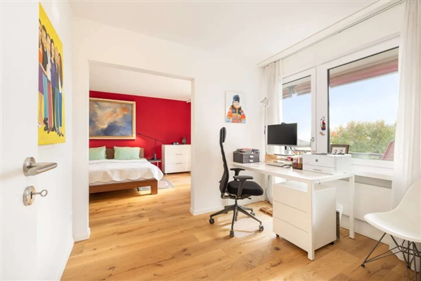 Residential pearl with smart home comfort in a fantastic location - Photo 5 of 13