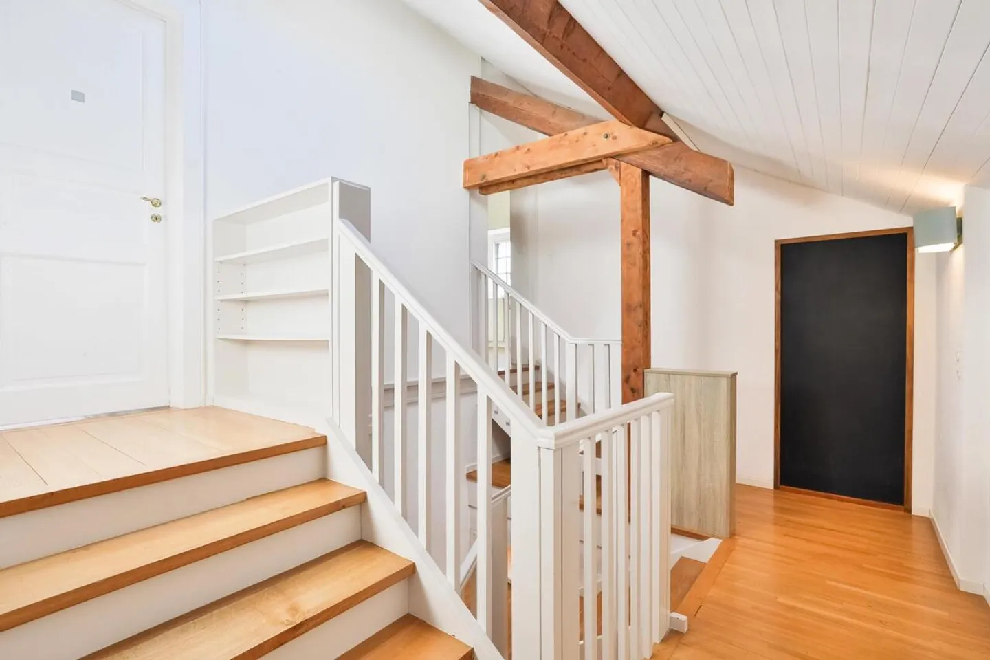 Außergewöhnliches Triplex mit 4,5 Zimmern, Charme und Helligkeit - Foto 9 von 11