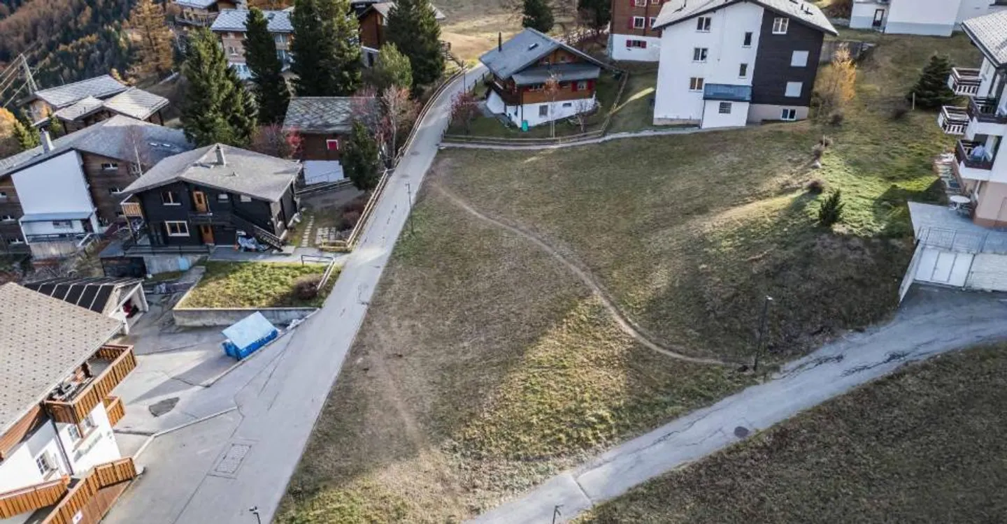 Magnificent building plot in Saas-Fee - Photo 2 of 6