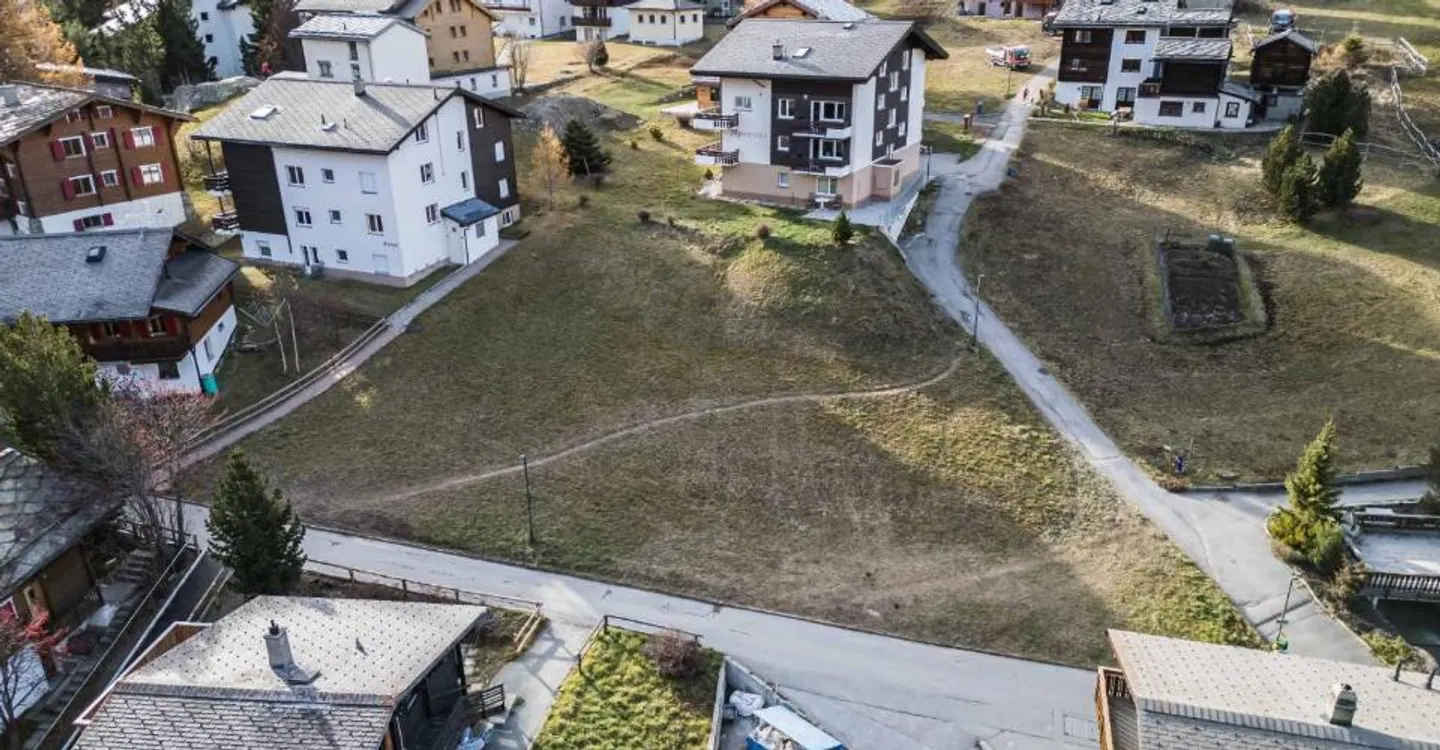 Magnificent building plot in Saas-Fee - Photo 3 of 6