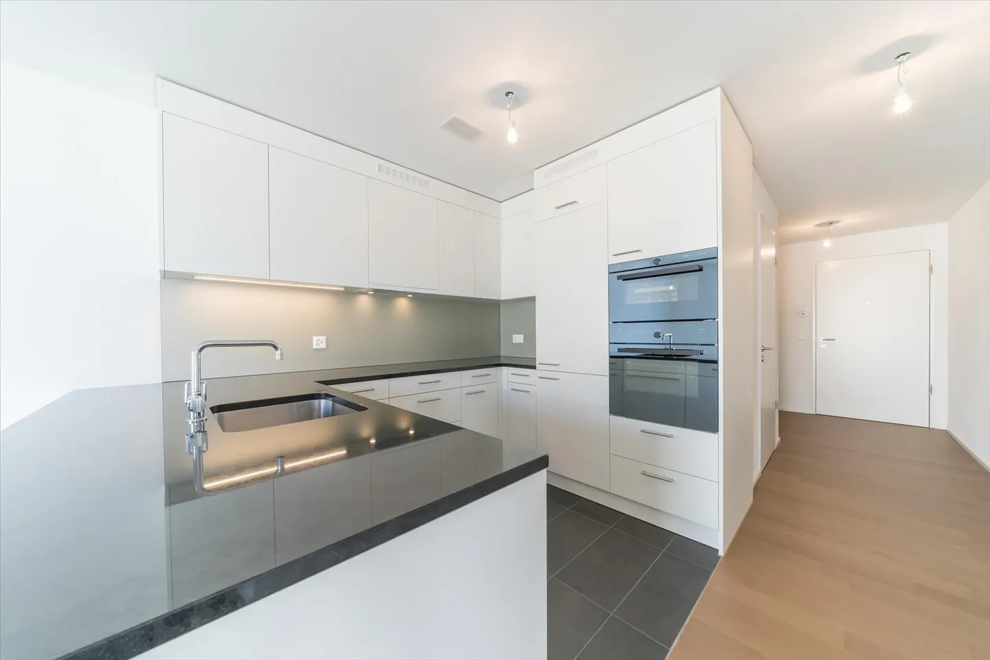 Modern apartment directly at the Suhr train station - Photo 1 of 6