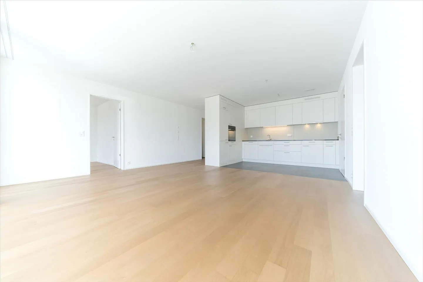 Modern apartment directly at the Suhr train station - Photo 2 of 6