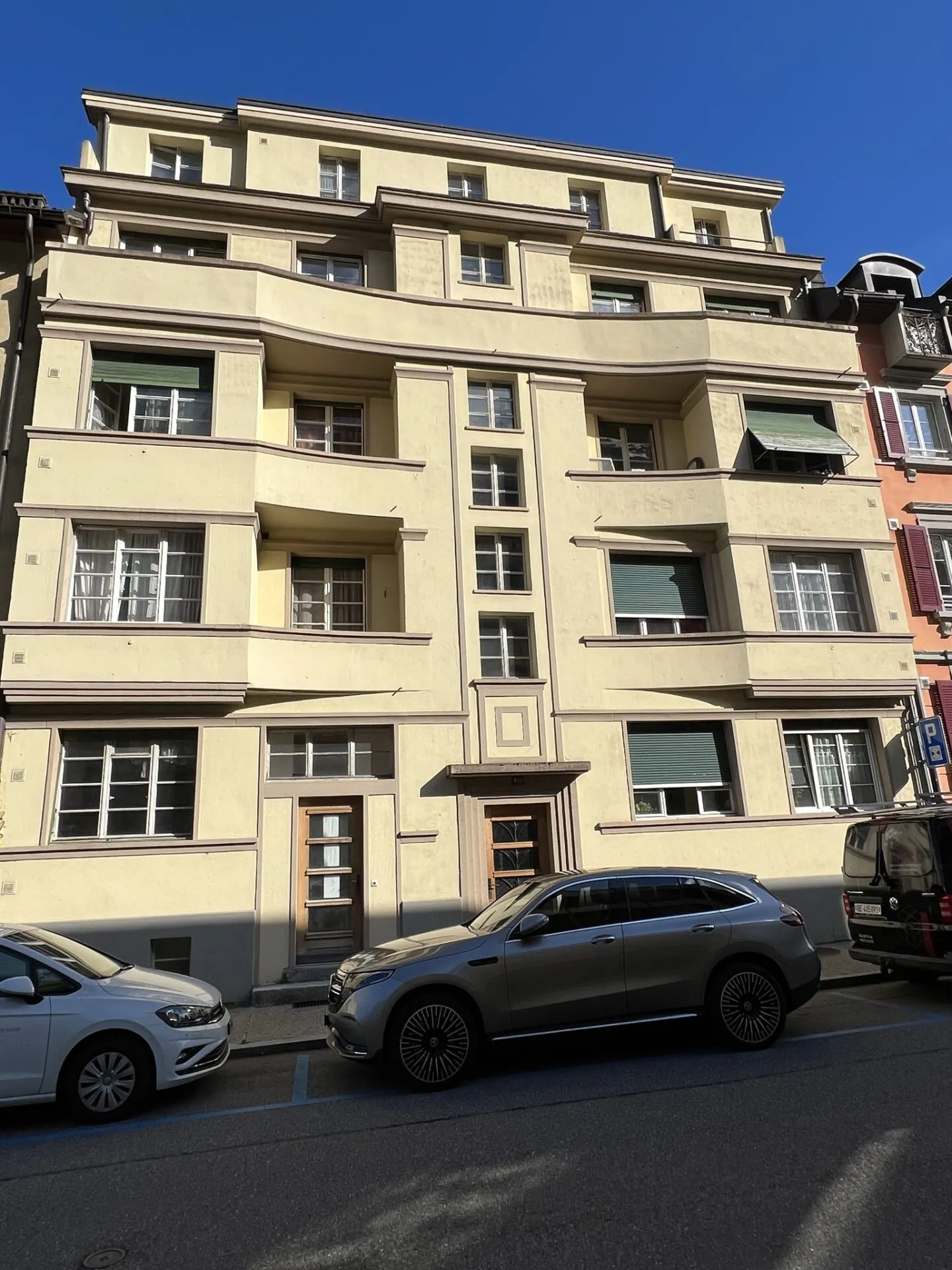 Appartamento spazioso ristrutturato di 4,5 stanze in un edificio storico - Foto 1 di 20