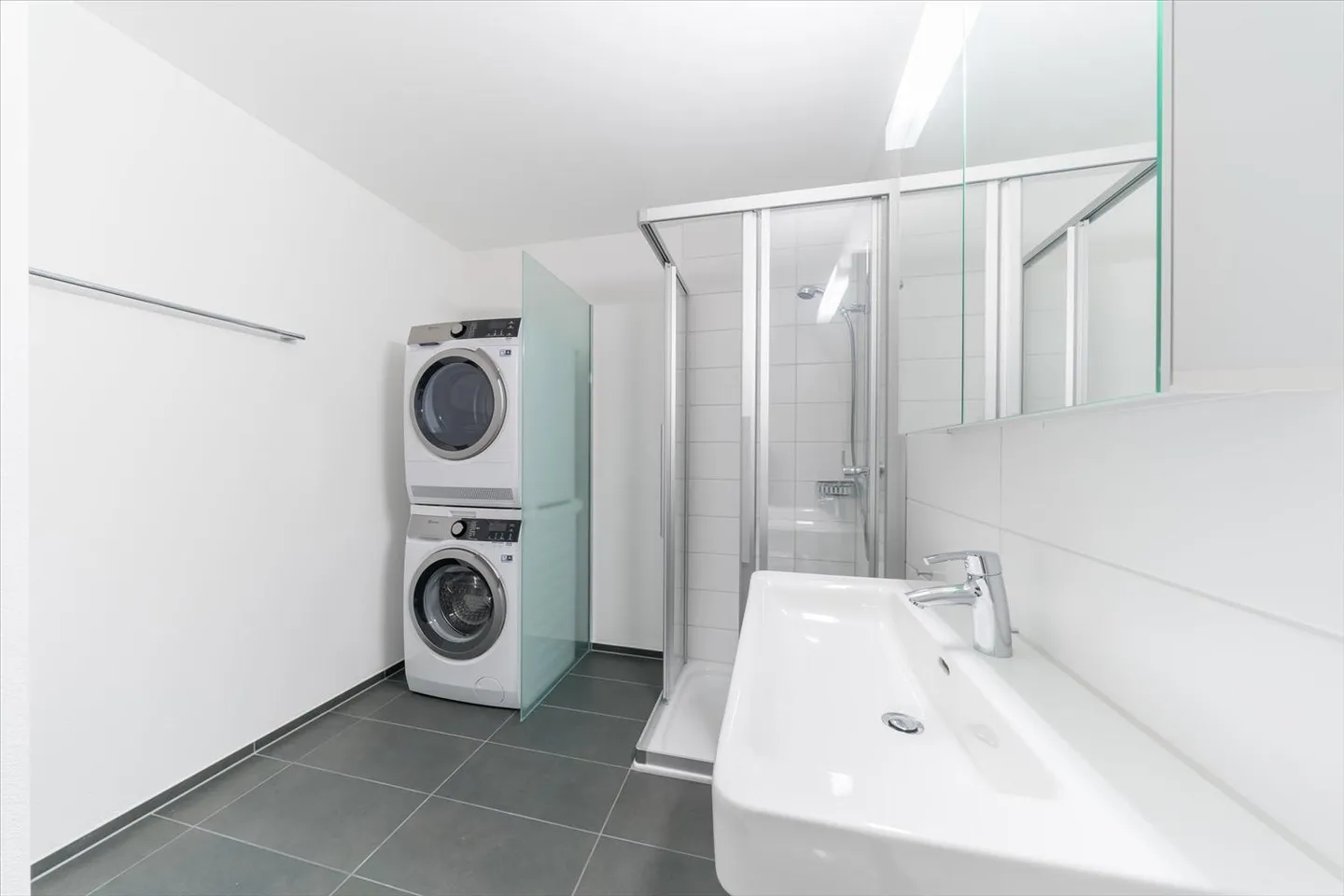 Modern apartment directly at the Suhr train station - Photo 4 of 6