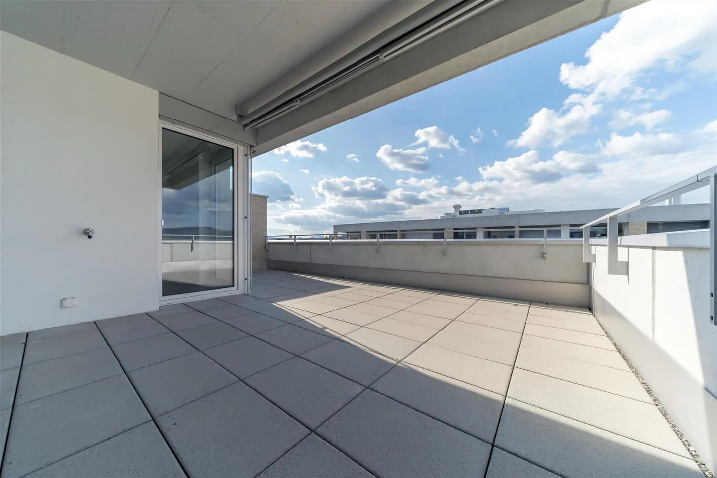 Modern apartment directly at the Suhr train station - Photo 6 of 6