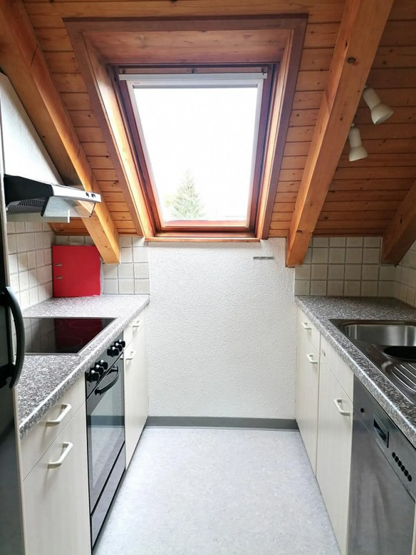 Appartement sous les combles de 1,5 pièce avec balcon - Photo 3 sur 6