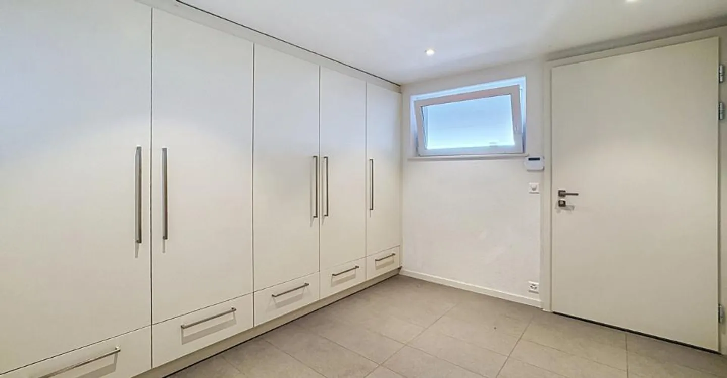 Stunning Semi-Detached House (B2) with Breathtaking View - Photo 4 of 12