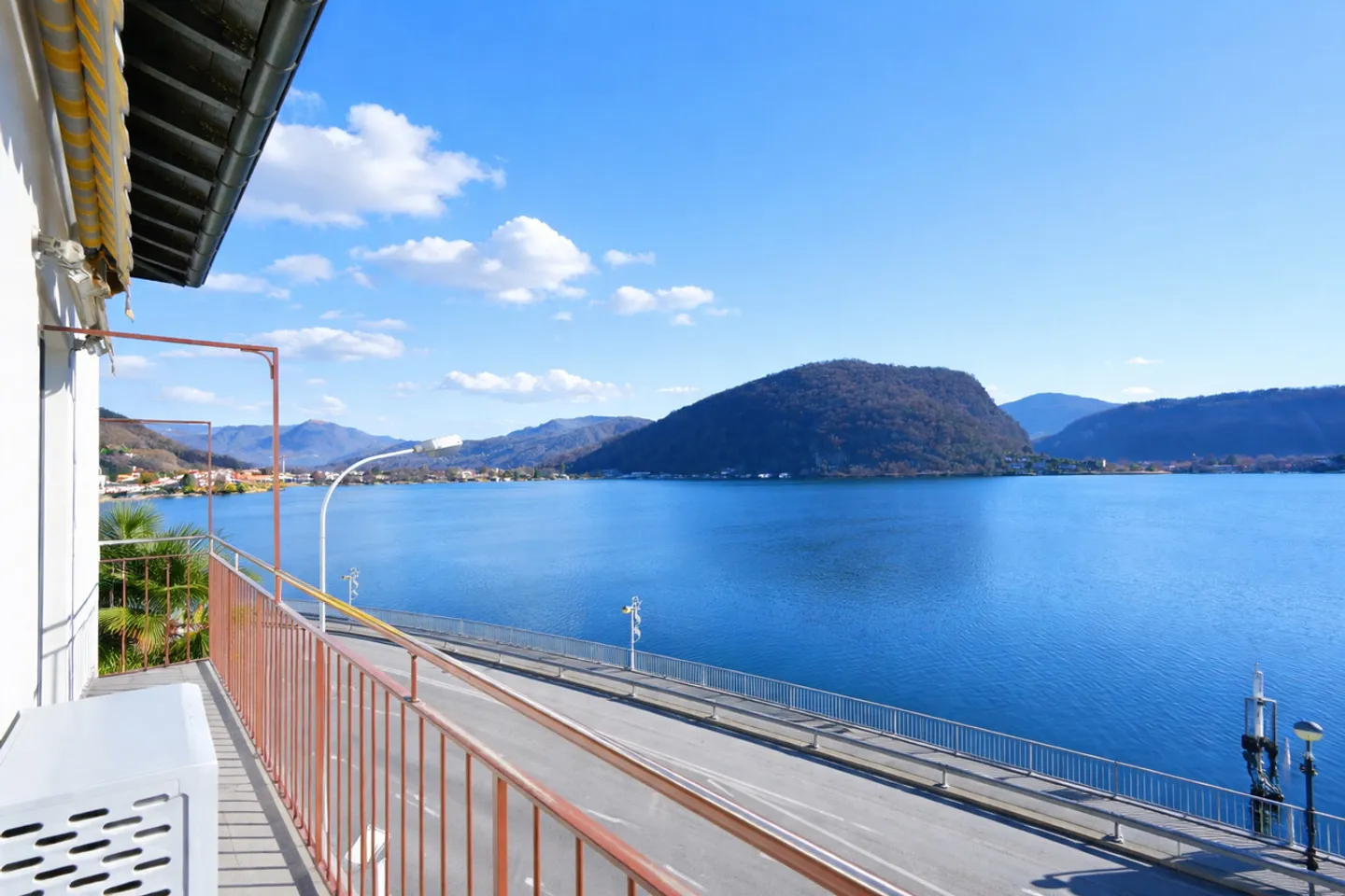 Appartamento completamente ristrutturato con vista lago a Ponte Tresa - Foto 4 di 11