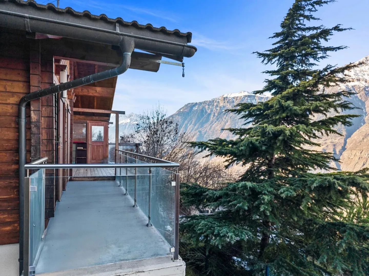 Chalet Étonnant avec Vue sur la Vallée - Photo 2 sur 12