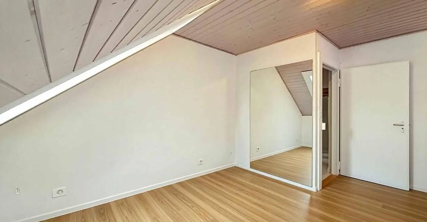 Spacious 5-room apartment in the heart of La Chaux-de-Fonds - Photo 6 of 12