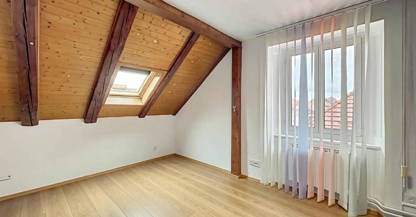 Spacious 5-room apartment in the heart of La Chaux-de-Fonds - Photo 9 of 12