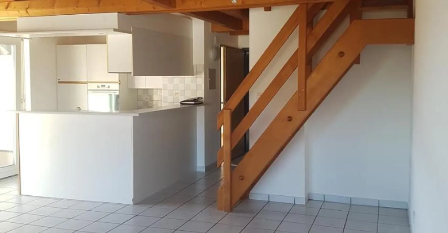 Duplex attic of 84 m2 on the 3rd floor, without elevator - Photo 2 of 7
