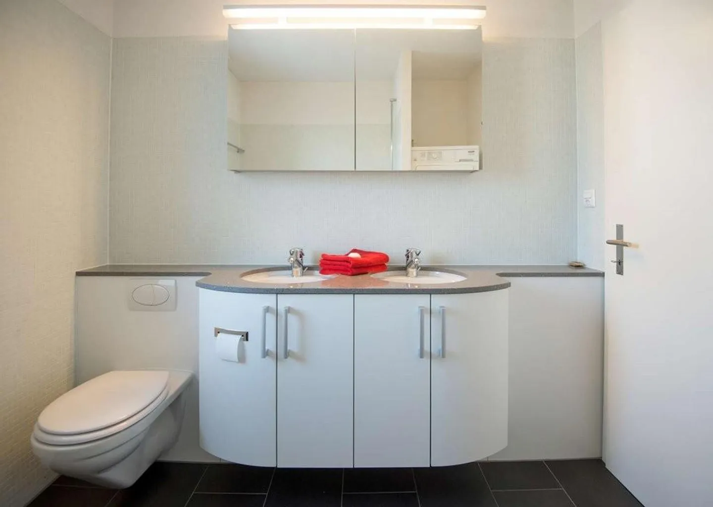 Sonnige 3.5-Zimmer-Dachwohnung an zentraler Lage - Foto 2 von 8