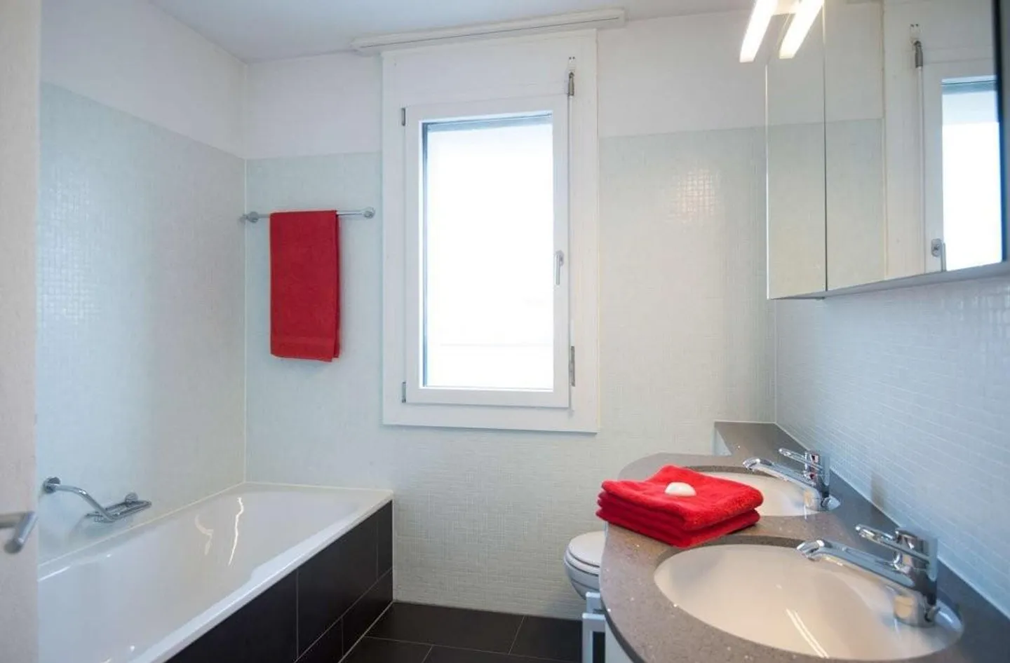 Sonnige 3.5-Zimmer-Dachwohnung an zentraler Lage - Foto 3 von 8