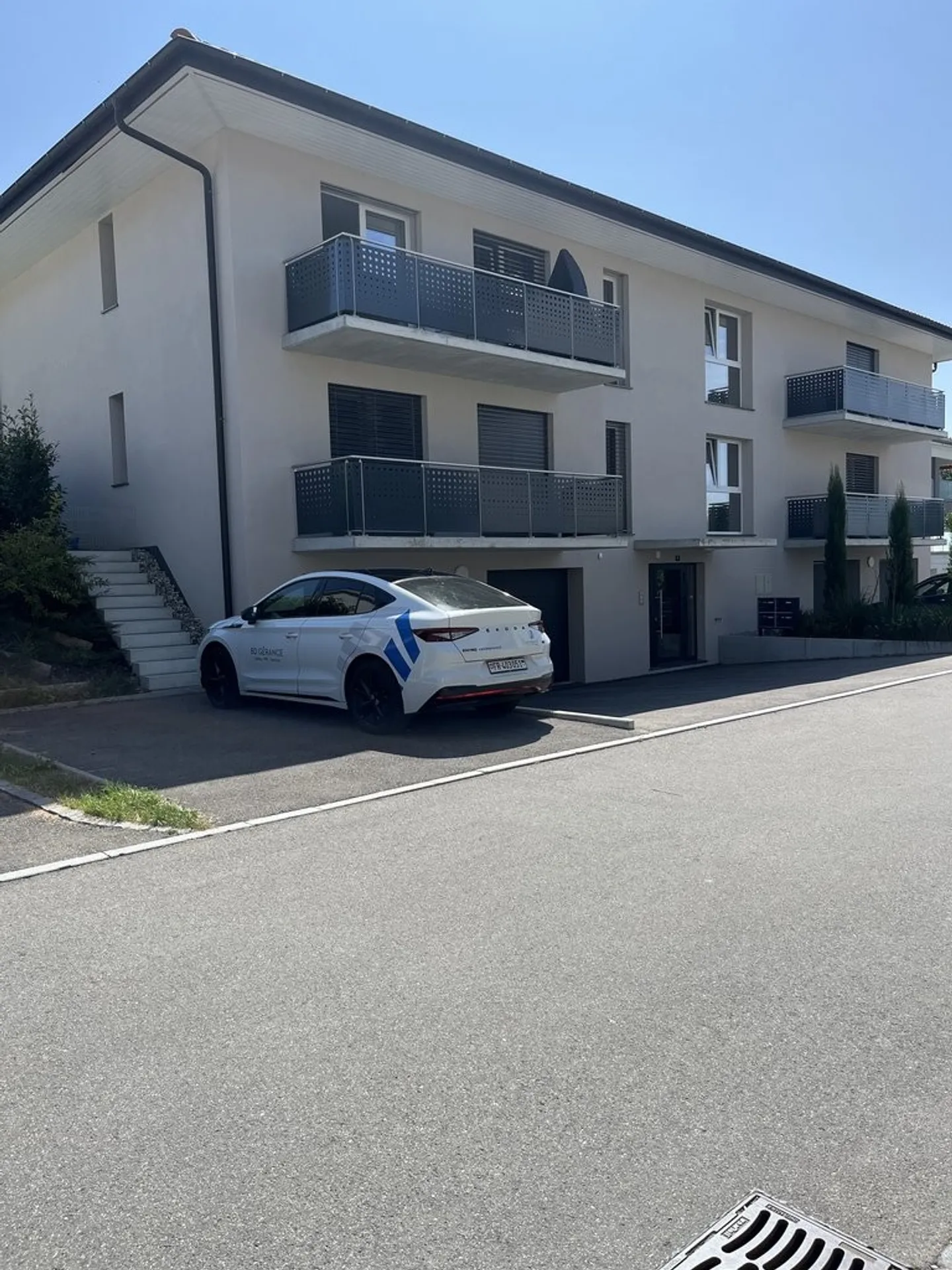 Modernes Apartment mit Balkon - Foto 1 von 7