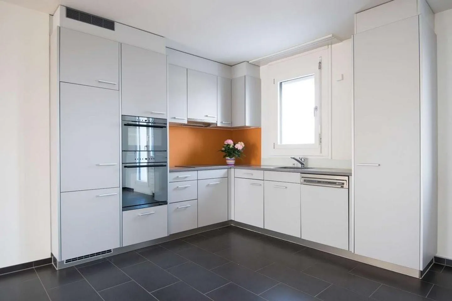 Sonnige 3.5-Zimmer-Dachwohnung an zentraler Lage - Foto 7 von 8