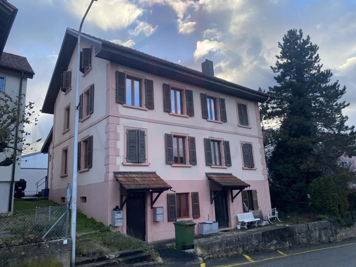 Appartement dans les combles à Courgenay - Photo 2 sur 3