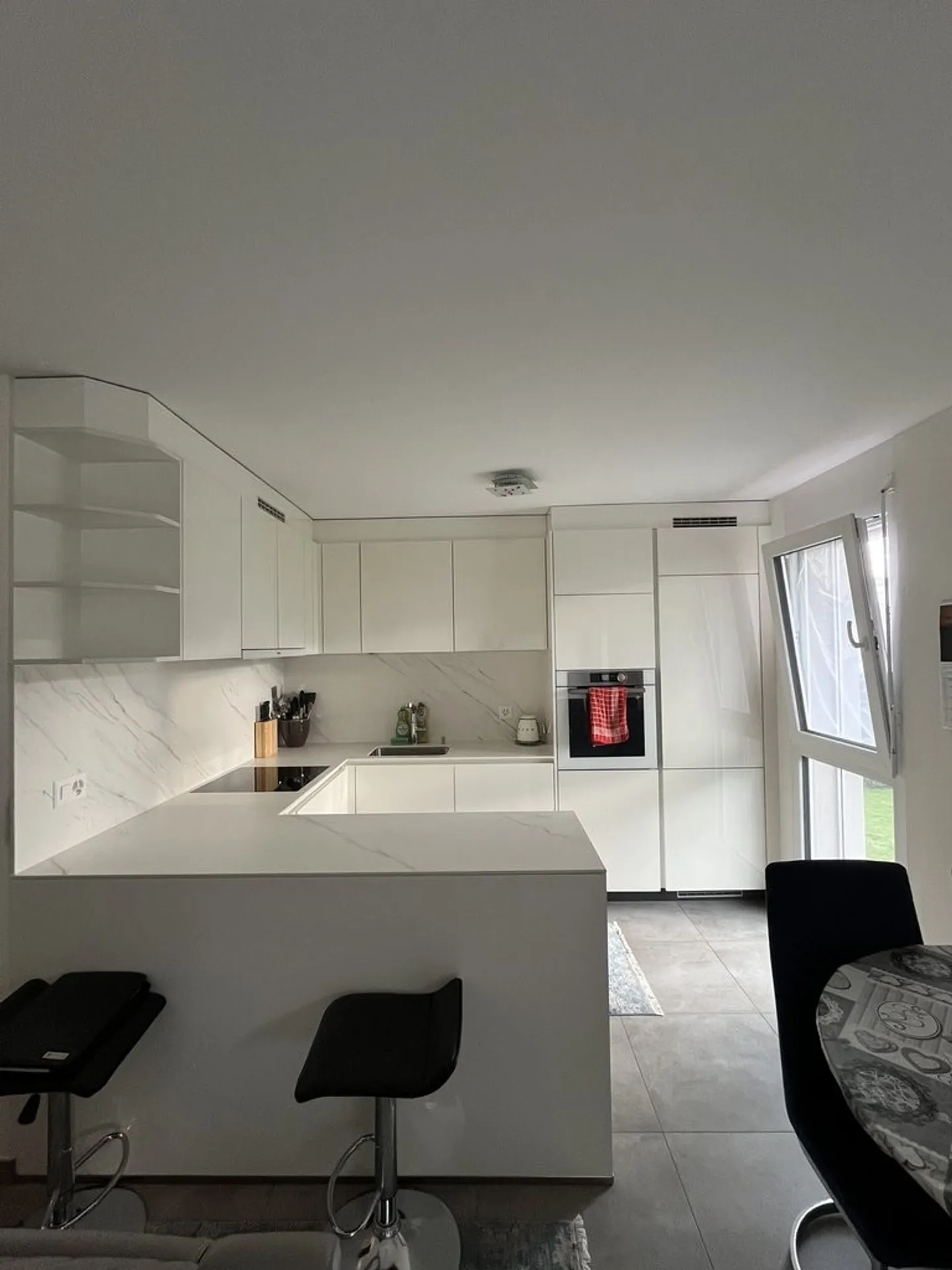 Modernes Apartment mit Balkon - Foto 2 von 7