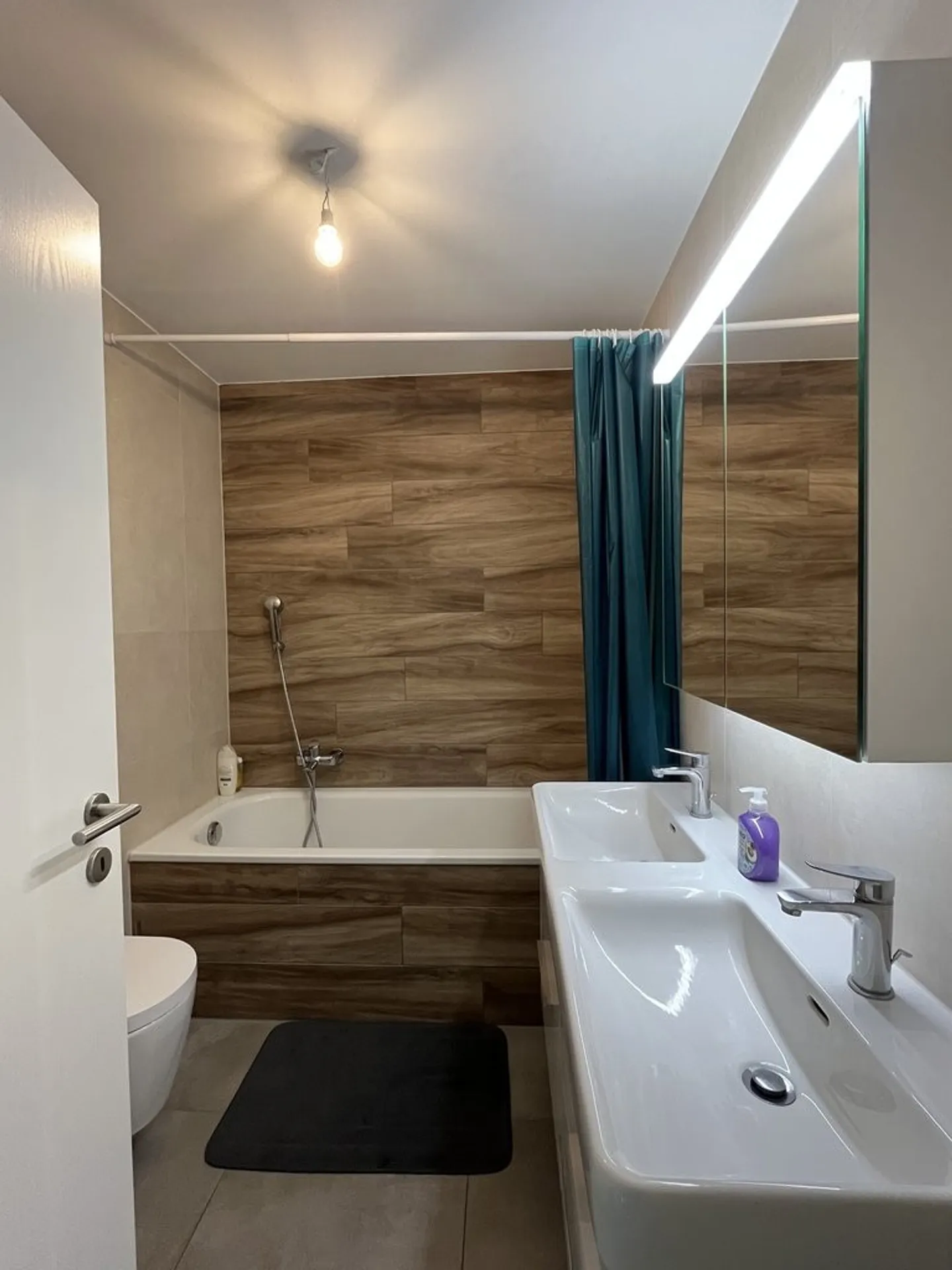 Modernes Apartment mit Balkon - Foto 7 von 7