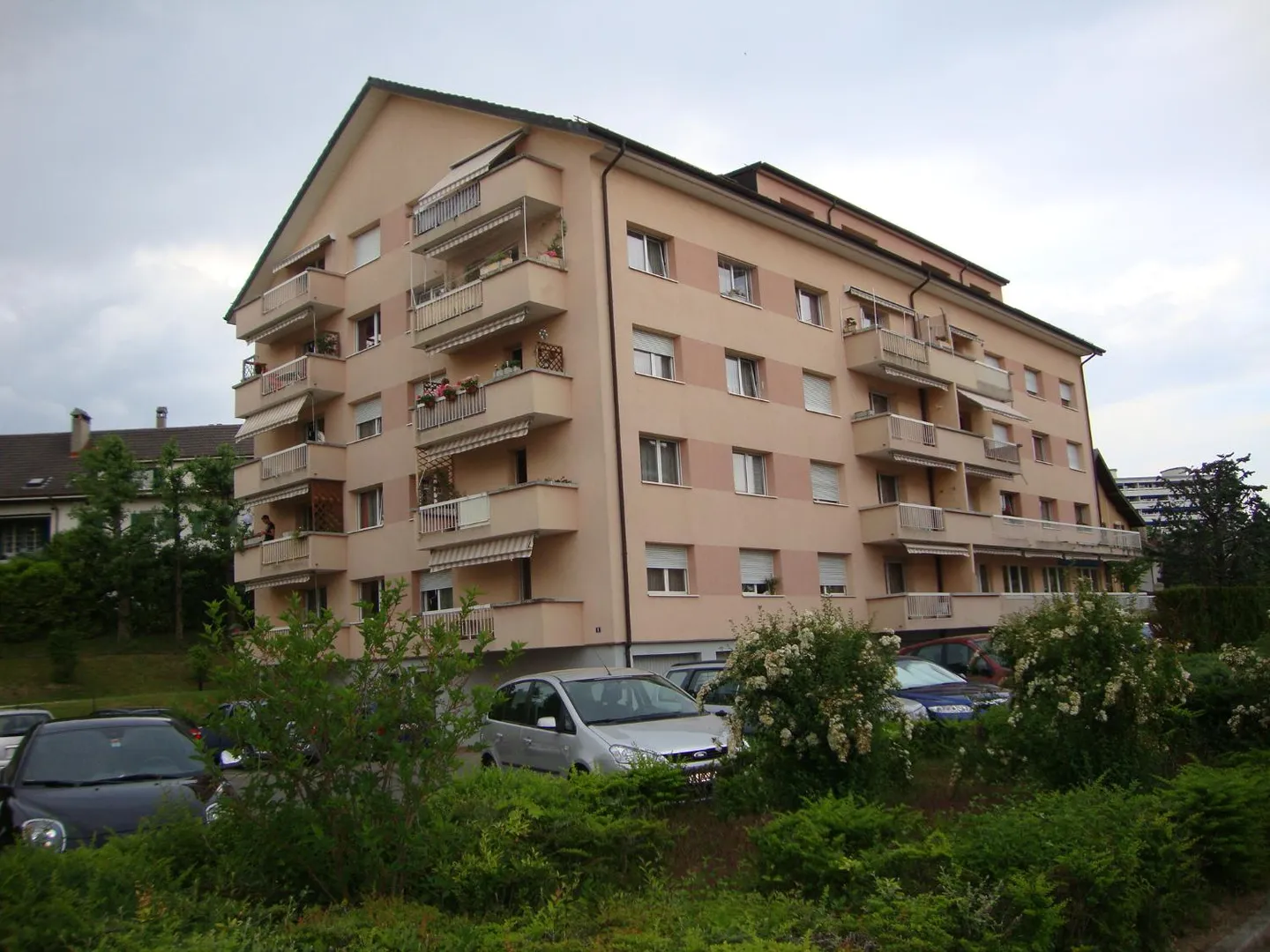 Posto auto esterno vicino collegio - Foto 1 di 1