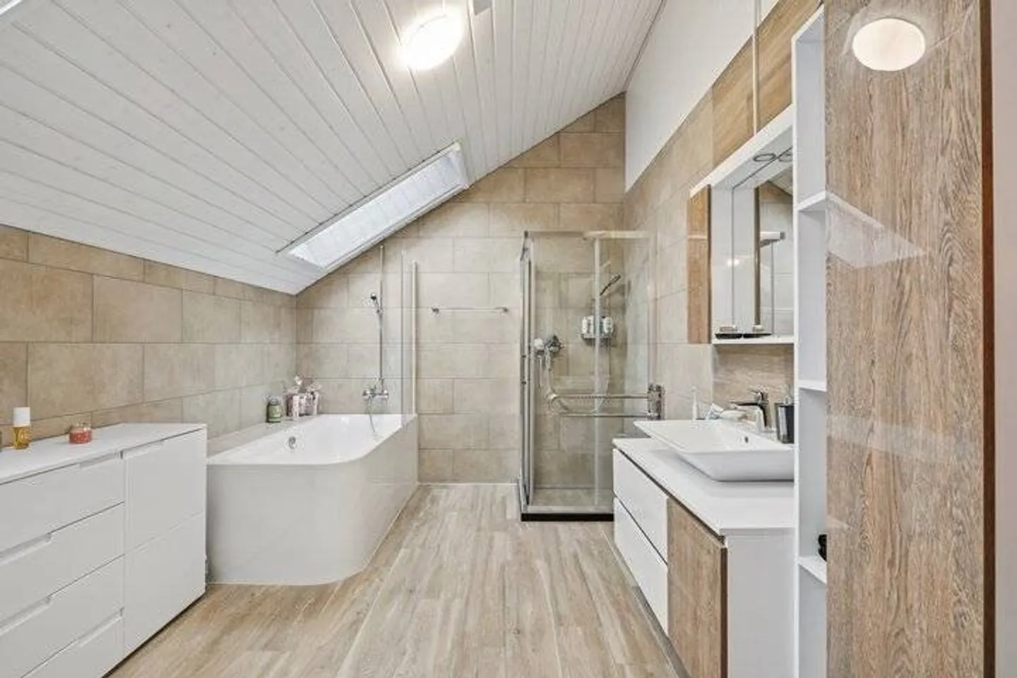 APPARTEMENT MODERNE SOUS LE TOIT À L'AARE - Photo 6 sur 9