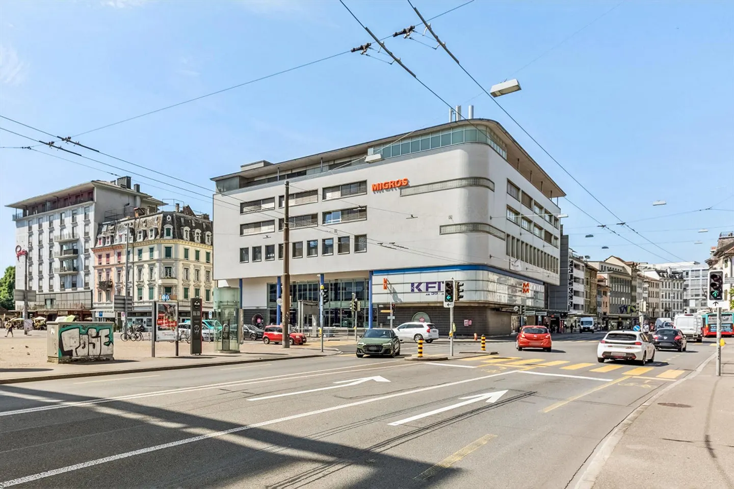 Commercial Property in Biel/Bienne - Photo 1 of 9