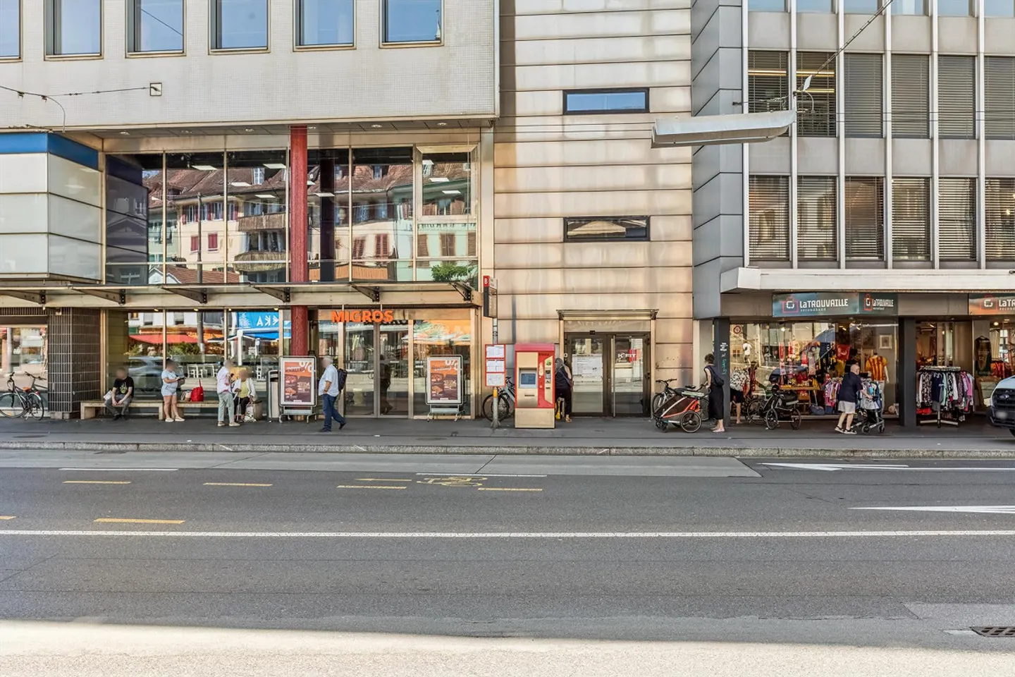 Commercial Property in Biel/Bienne - Photo 2 of 9
