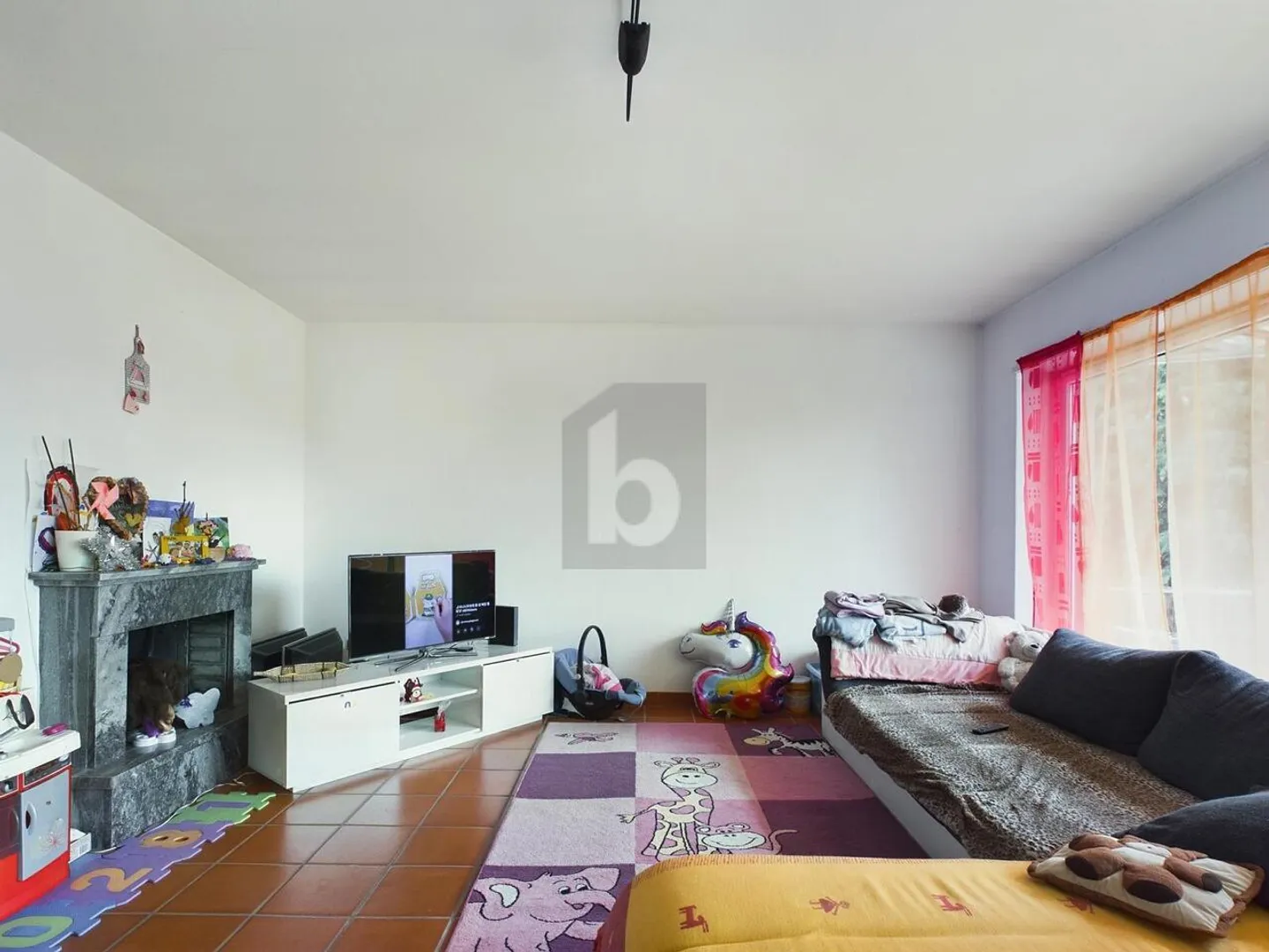 SPAZIOSA E SOLEGGIATA, CON GIARDINO - Foto 4 di 6