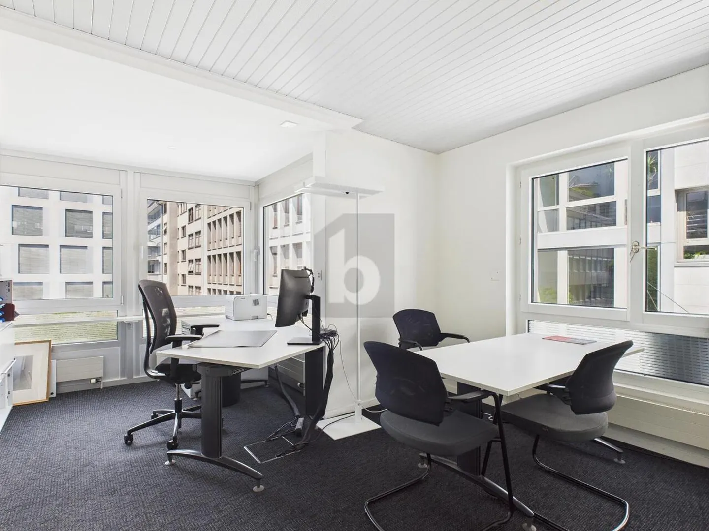 BEAUCOUP D'ESPACE DANS UN EMPLACEMENT ABSOLUMENT CENTRAL - Photo 3 sur 6