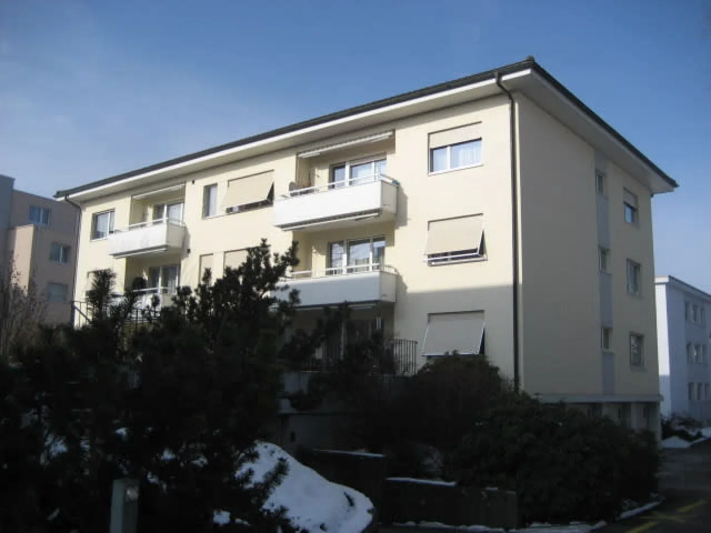 Situation calme à proximité de la gare routière - Photo 1 sur 3