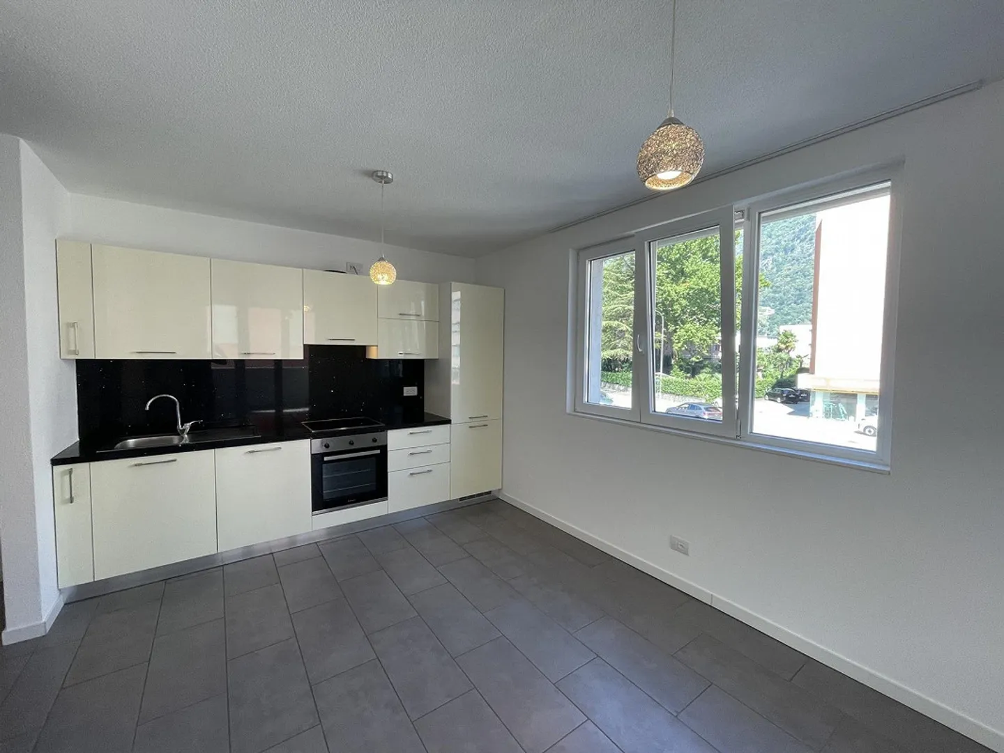 Interesting 2.5 Room Apartment with Terrace and Parking Space - Photo 2 of 11