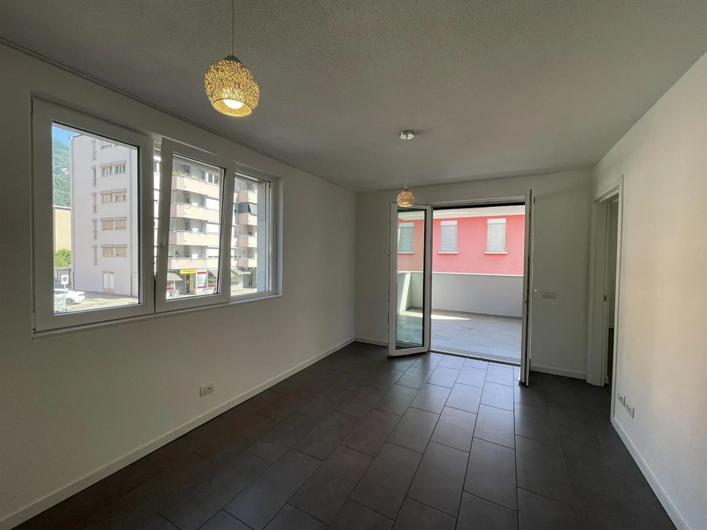 Interesting 2.5 Room Apartment with Terrace and Parking Space - Photo 3 of 11