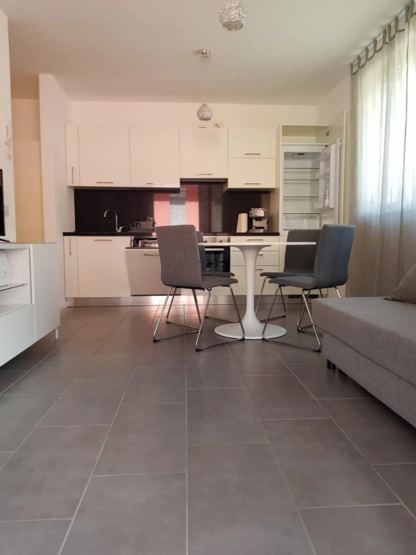 Interesting 2.5 Room Apartment with Terrace and Parking Space - Photo 4 of 11
