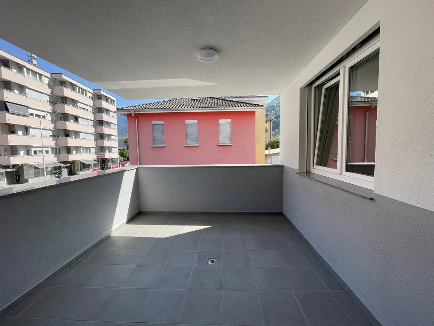 Interesting 2.5 Room Apartment with Terrace and Parking Space - Photo 8 of 11