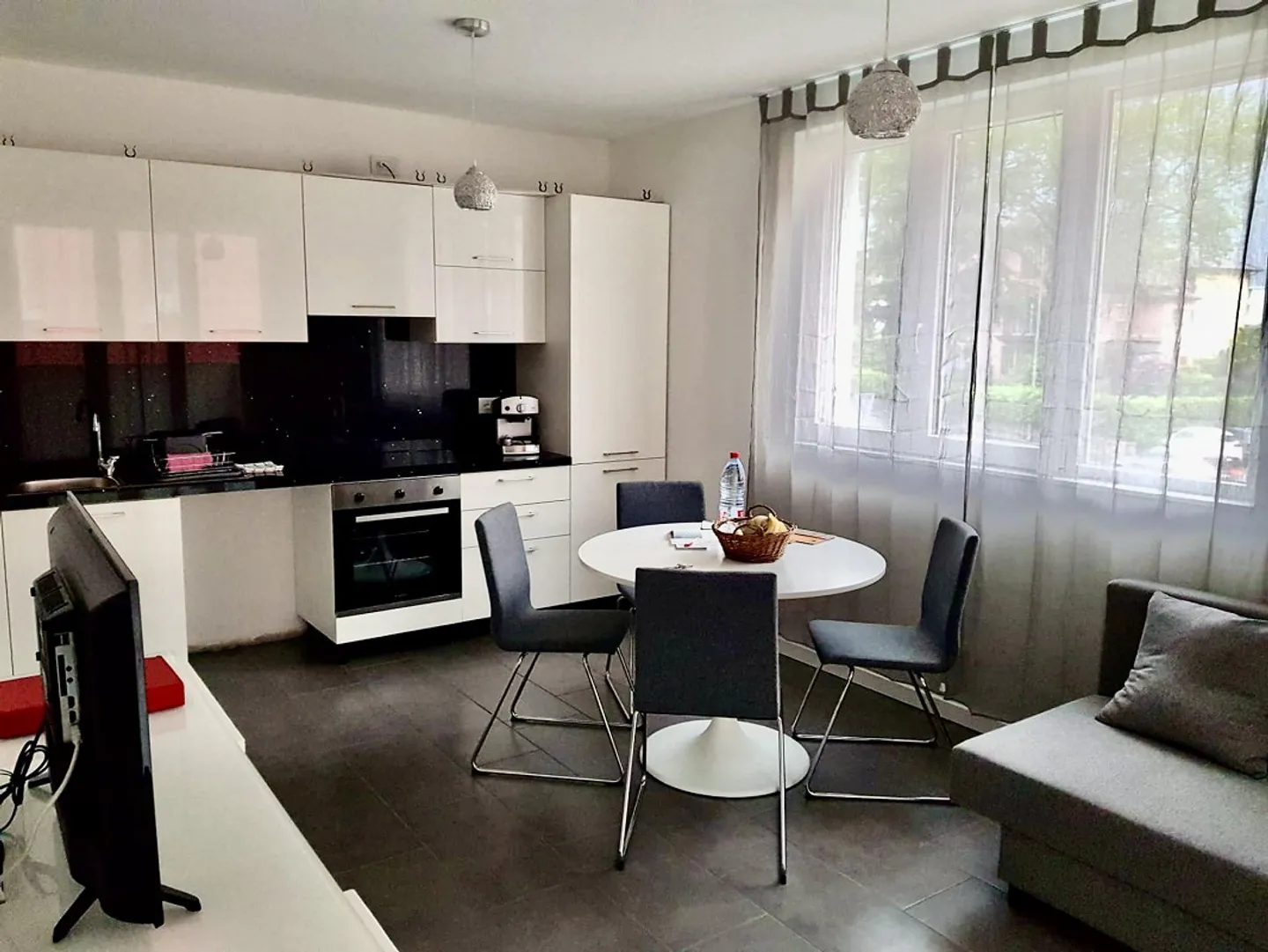 Interesting 2.5 Room Apartment with Terrace and Parking Space - Photo 9 of 11