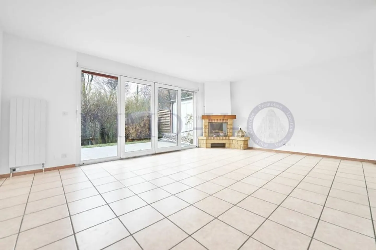 SPACIOUS WITH LARGE GARDEN IN A QUIET AREA - Photo 4 of 10