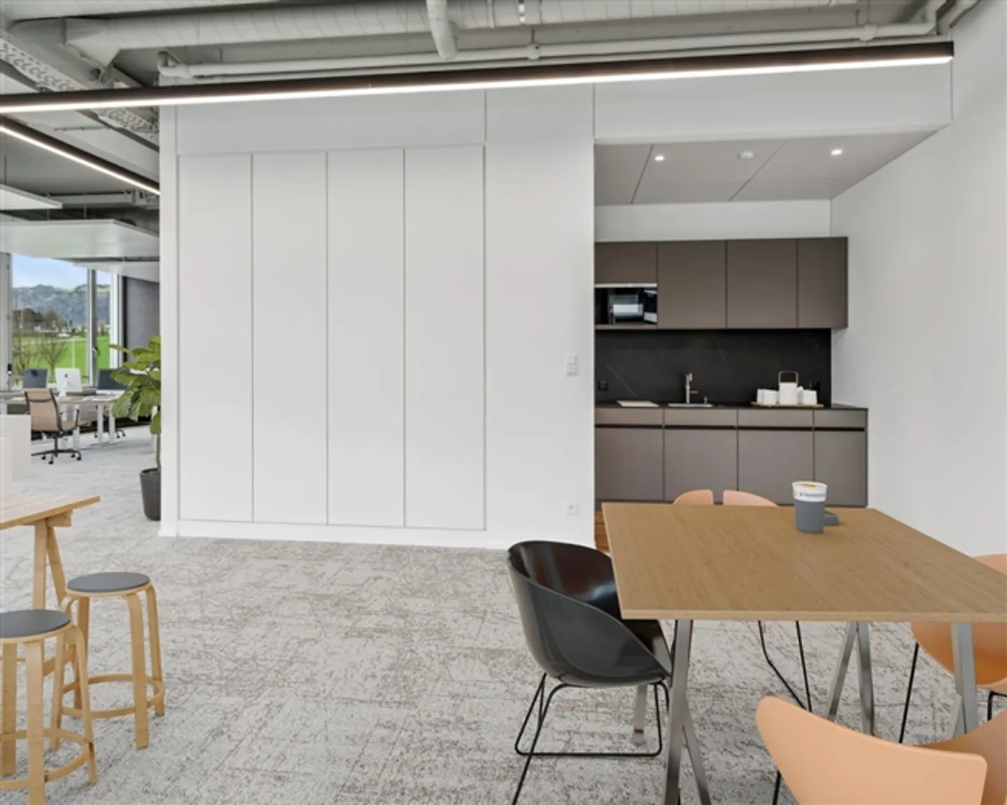 First-class office space with finished interior design - Photo 10 of 10