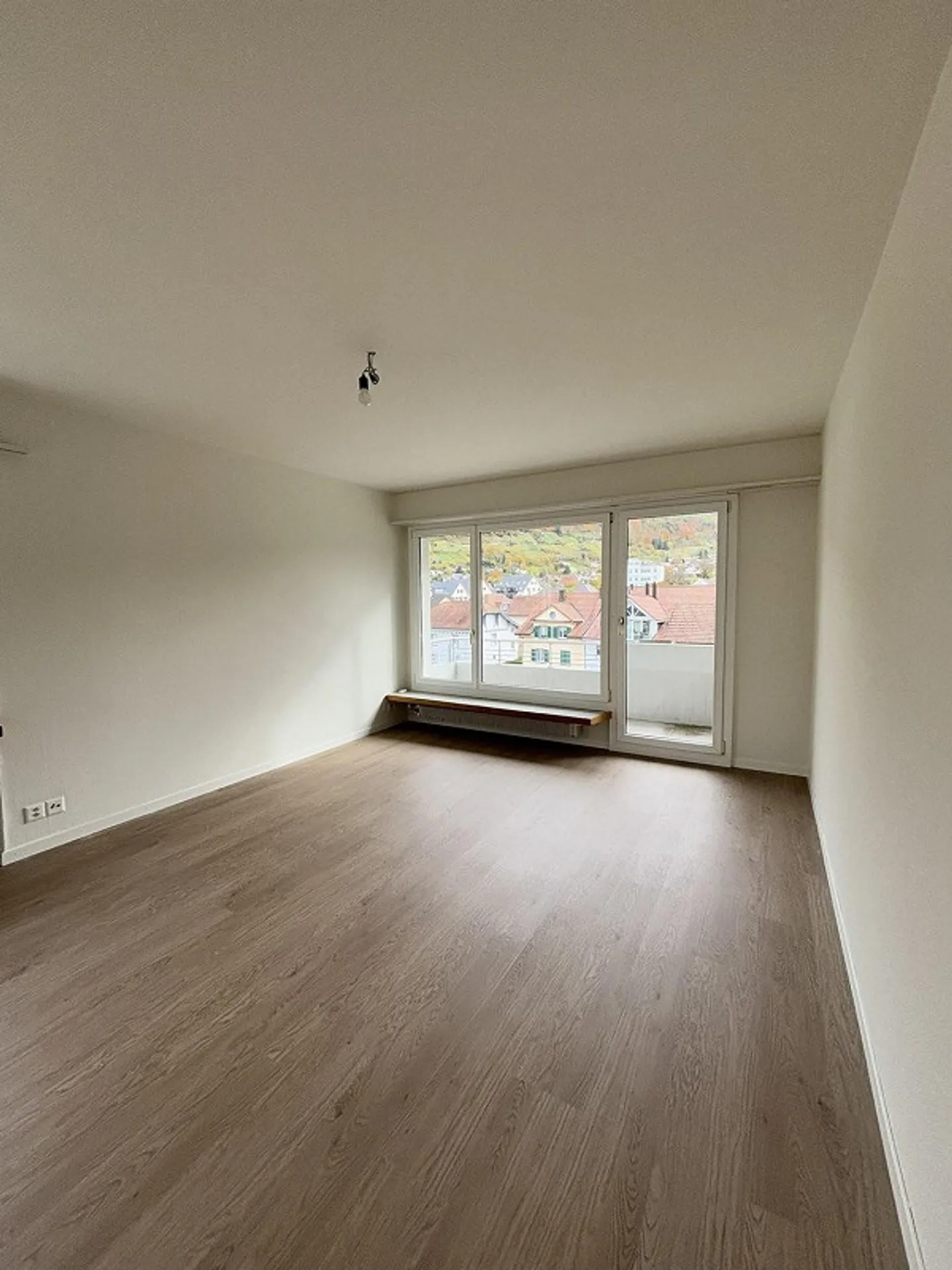 Freshly renovated 3-room apartment in the center of Oberdorf - Photo 5 of 13
