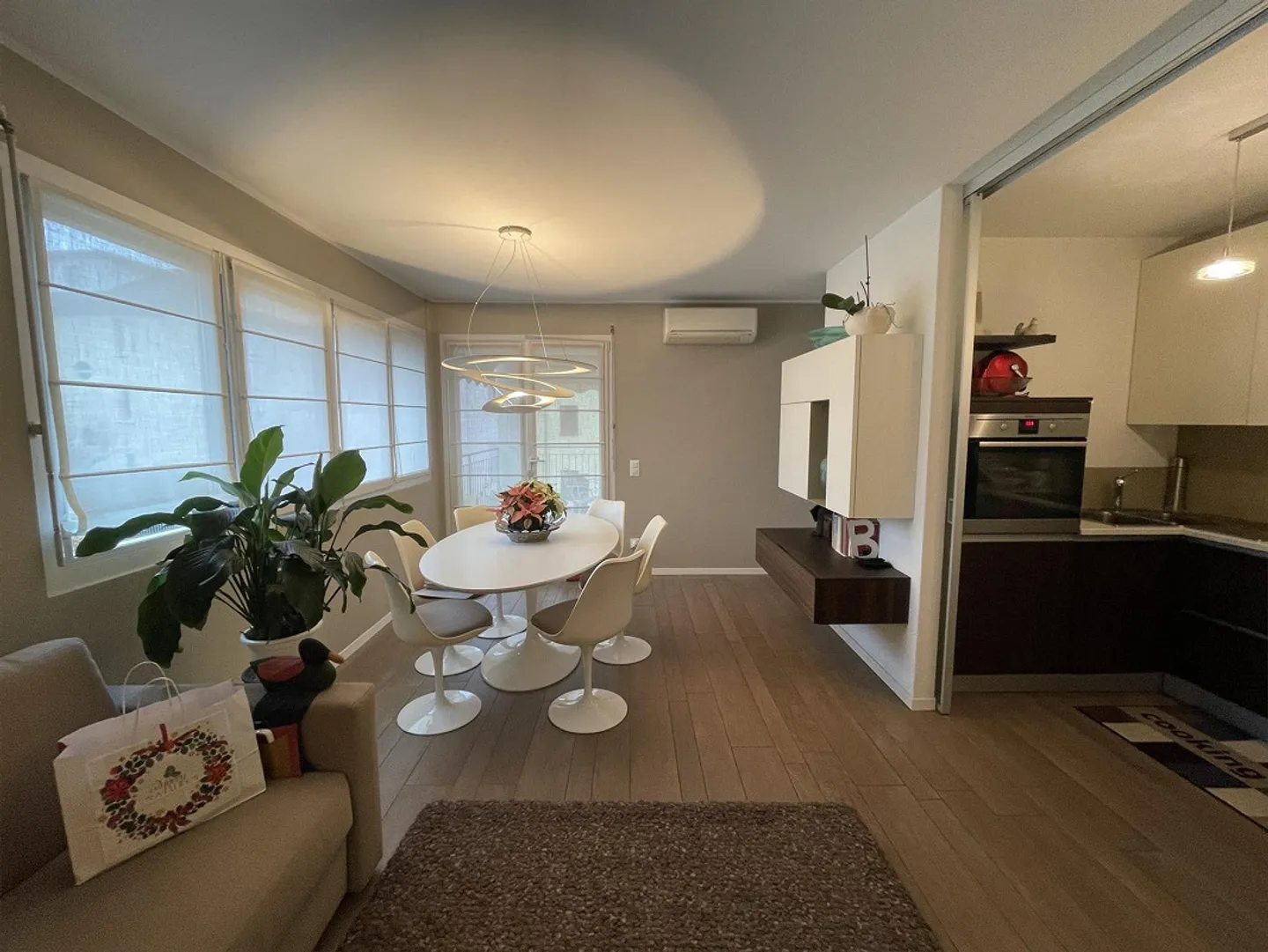 Elegant and spacious 2.5-room apartment with large garage - Photo 1 of 13