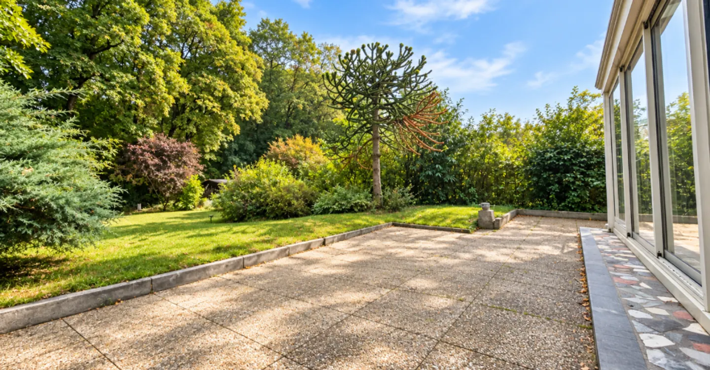 Rare 5-room apartment with private garden of 500 m² - Photo 1 of 7