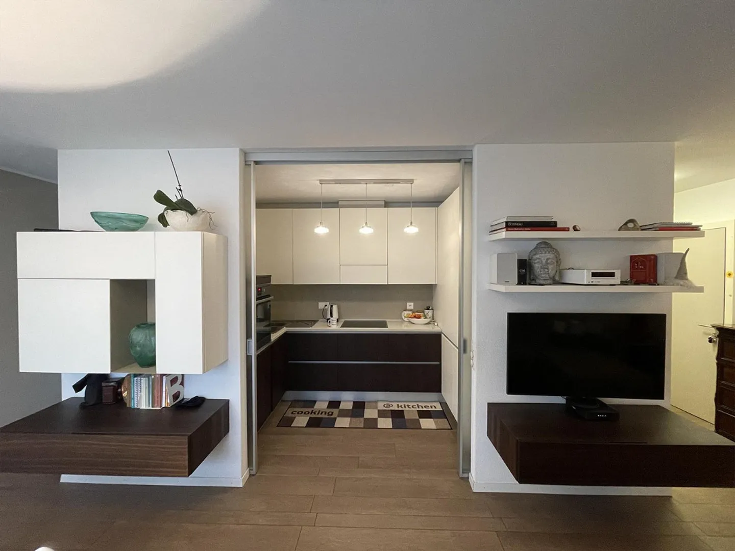 Elegant and spacious 2.5-room apartment with large garage - Photo 6 of 13