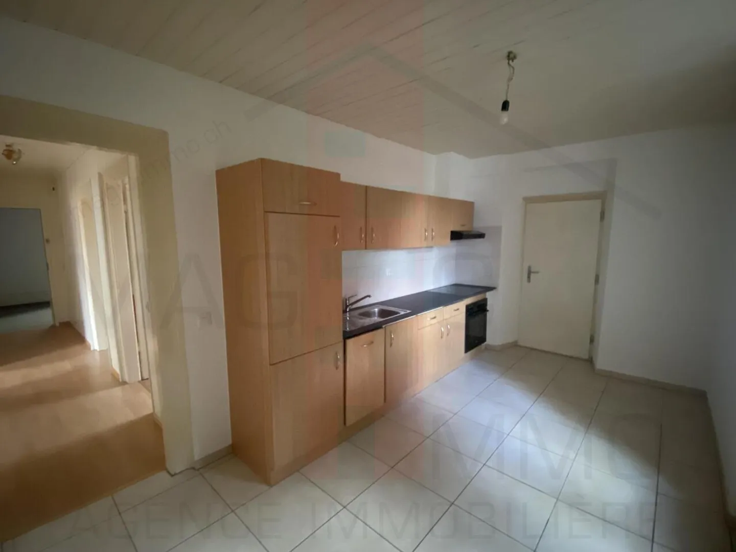 Appartement de 4,5 pièces avec haut plafond - Photo 2 sur 9