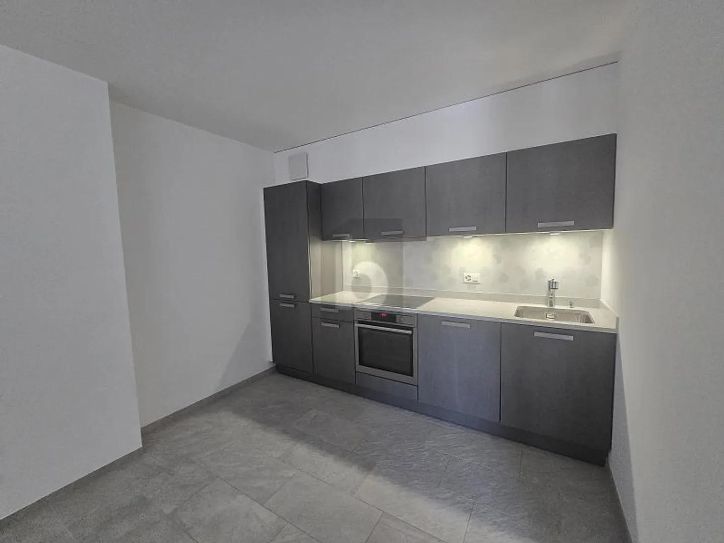 Office space for rent - Photo 3 of 6