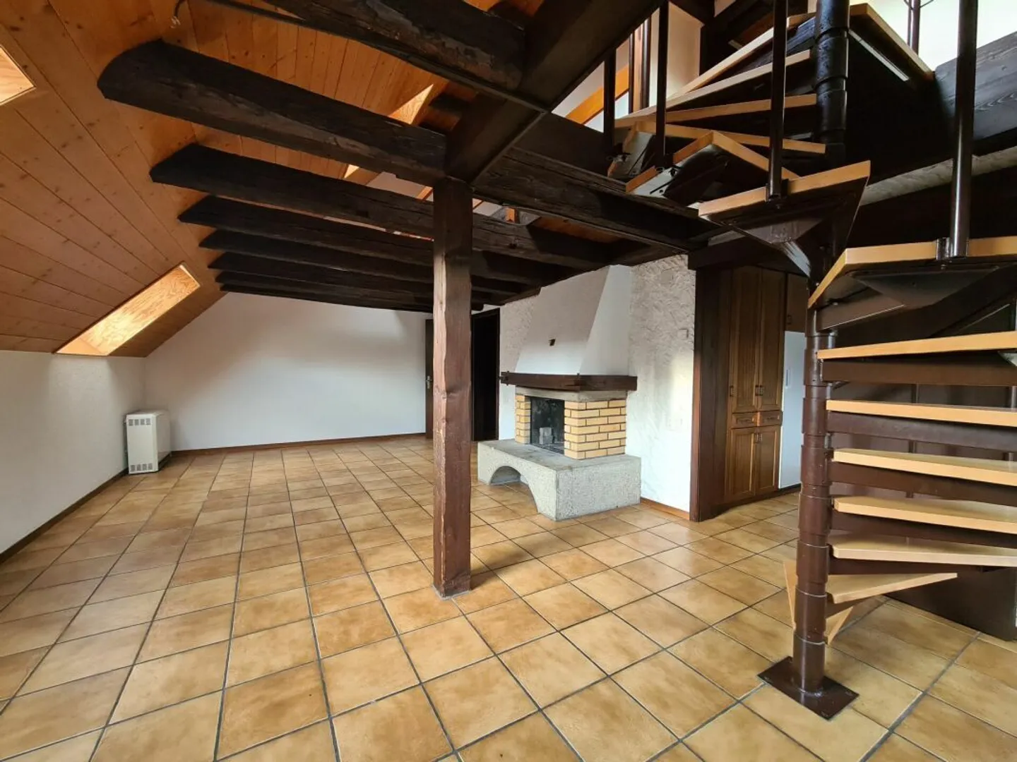 Appartement Attique Spacieux - Photo 2 sur 9