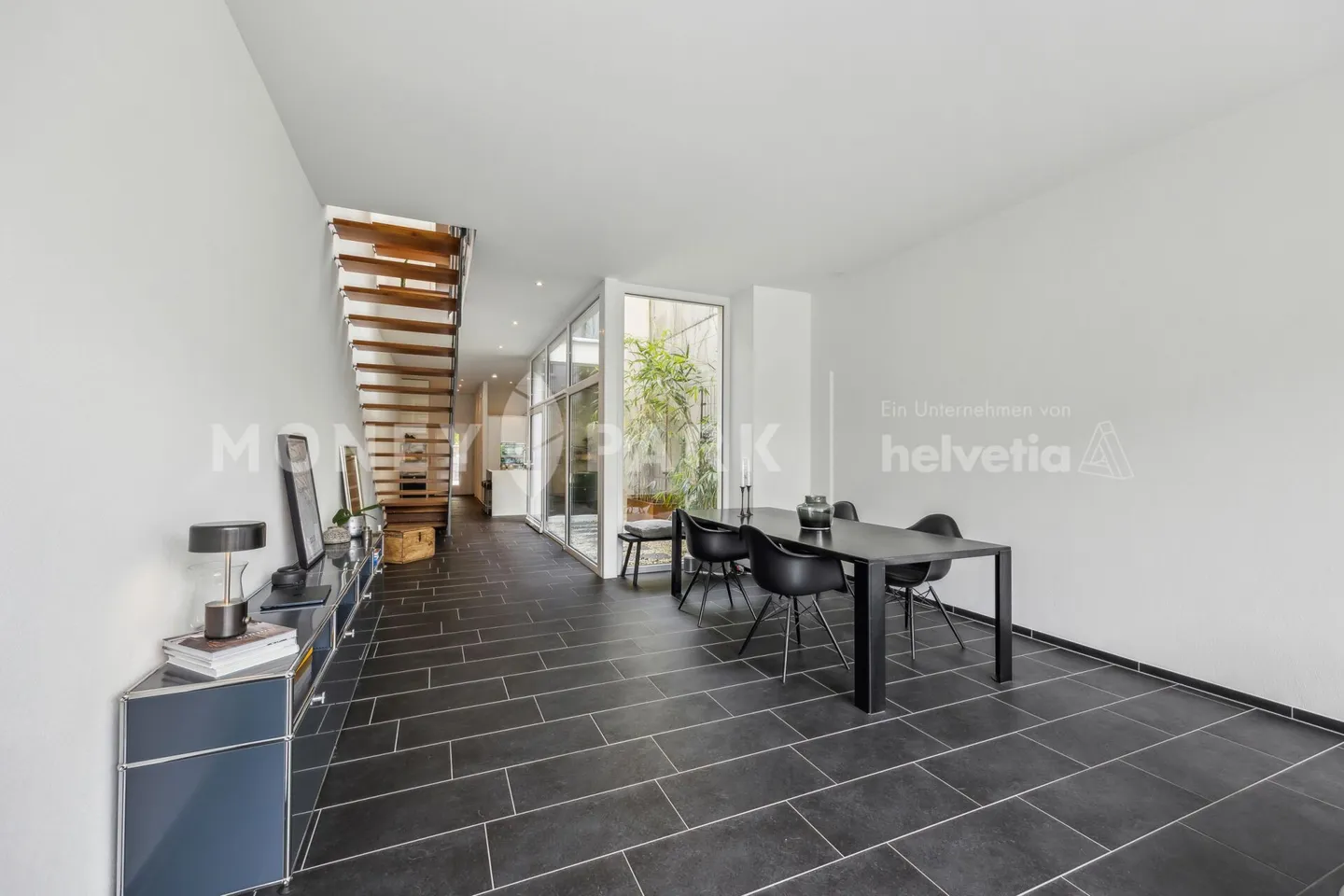 Casa a schiera moderna con atrio, terrazza e giardino - Foto 3 di 14