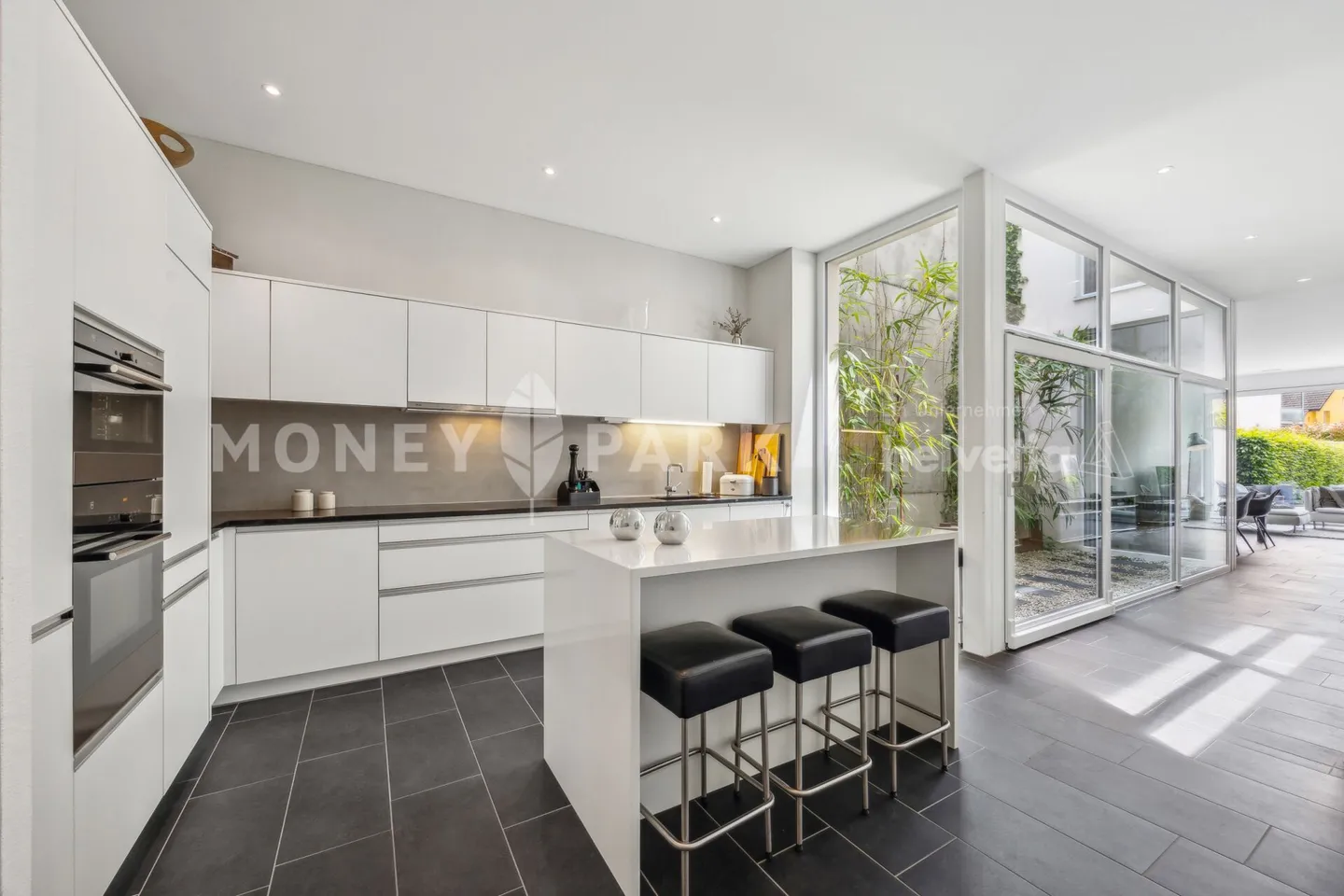 Casa a schiera moderna con atrio, terrazza e giardino - Foto 1 di 14